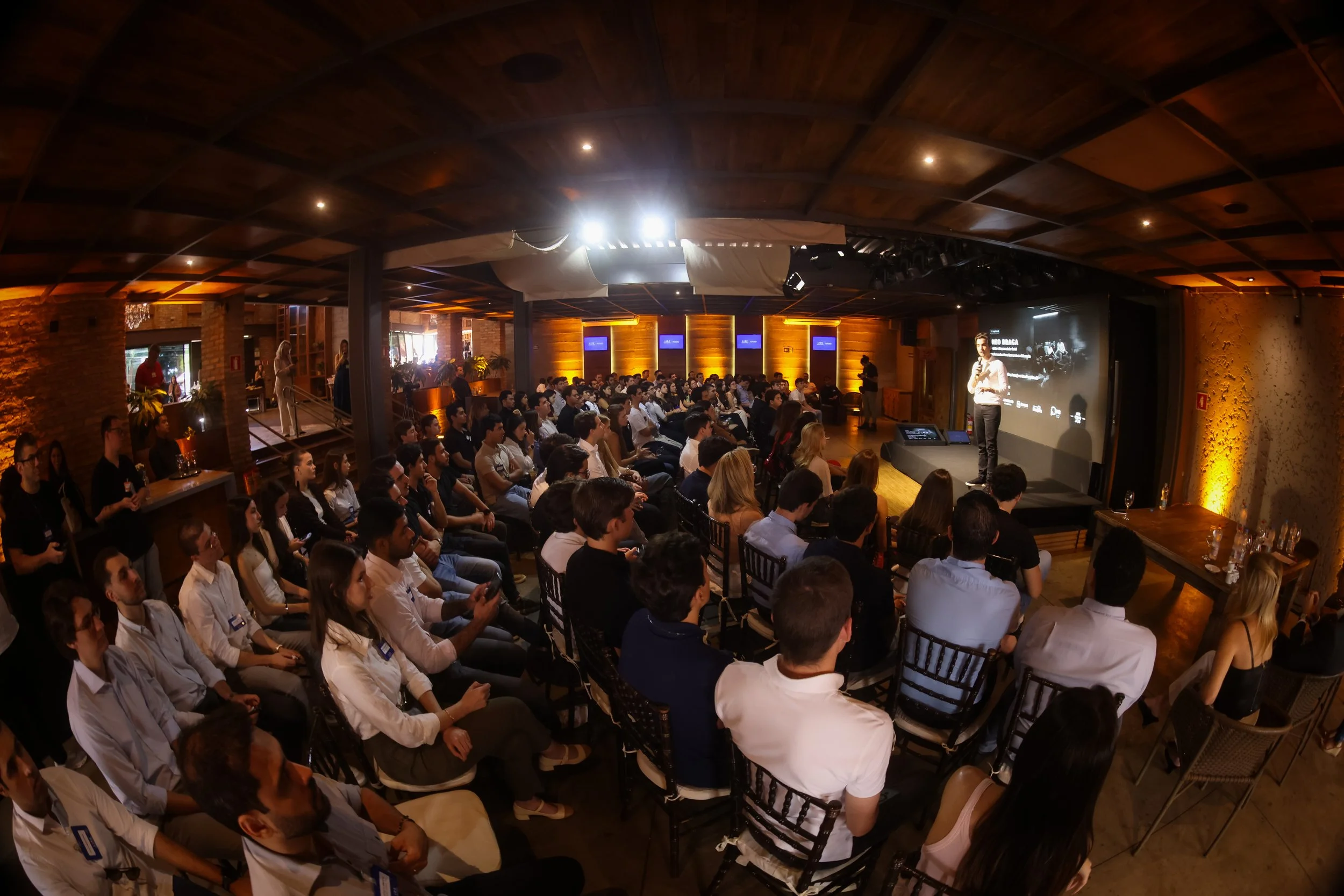 Cobertura Fotográfica | LIDE Futuro Ribeirão Preto reúne mais de 150 jovens em encontro com Theo Braga, fundador da SME The New Economy